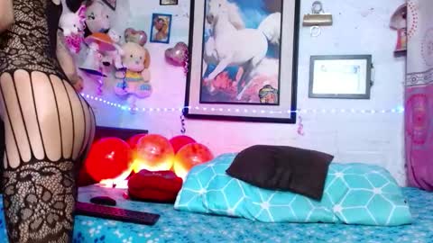 krisstal703358 online show from December 2025 07:25:02 AM