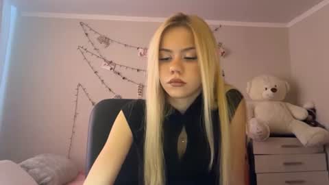 Snapshot of kristifelicien chatting on July 2026 12:11:01 PM Blake online show from July 2026 12:11:01 PM