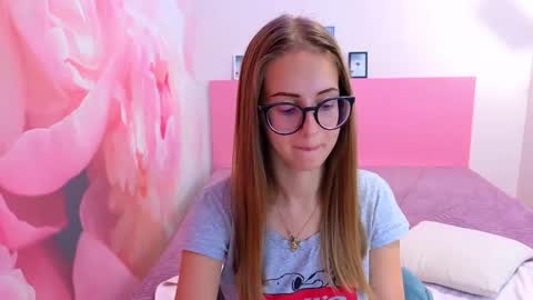 Kristina Adel online show from September 2025 08:40:01 AM