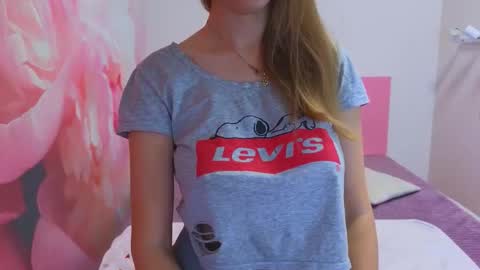 Kristina Adel online show from November 2025 10:58:01 AM