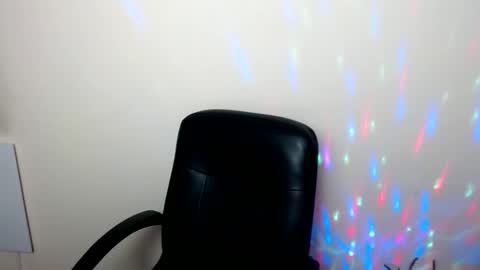 Kristi online show from December 2025 08:12:01 AM