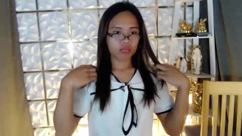 Snapshot of kristine_fox chatting on April 2026 08:19:02 AM kristine_fox online show from April 2026 08:19:02 AM
