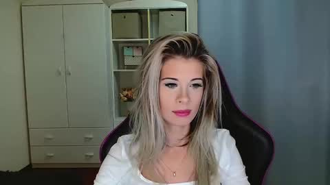 KristineAmore online show from November 2025 07:42:02 AM