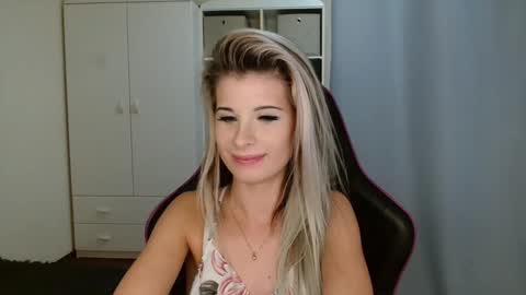 KristineAmore online show from December 2025 07:31:01 PM