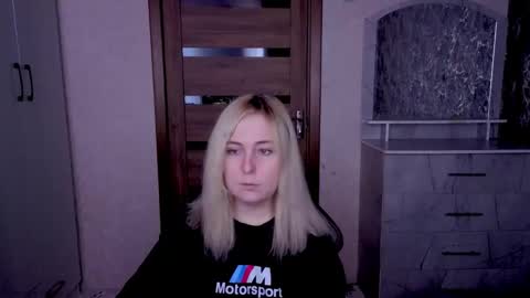 Kristy online show from April 2026 01:42:02 AM