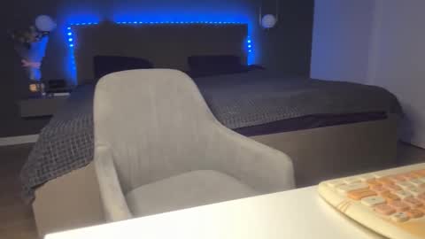 Kristi online show from November 2025 04:12:02 AM