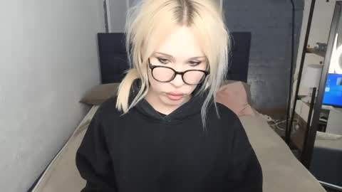 Kristy online show from April 2026 02:00:02 PM