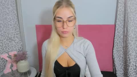 KristyFlowers online show from November 2025 09:11:01 PM