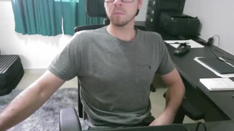 Snapshot of krocr_iras chatting on December 2025 08:03:01 PM Lucas Edu online show from December 2025 08:03:01 PM