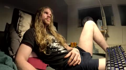 Snapshot of krullz123 chatting on December 2025 01:46:02 AM Krullz online show from December 2025 01:46:02 AM