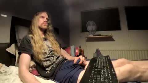 Snapshot of krullz123 chatting on February 2026 01:44:02 AM Krullz online show from February 2026 01:44:02 AM