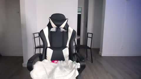 Krystal Blake online show from September 2025 06:19:01 PM