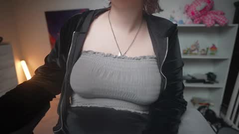 Snapshot of krystalsyxx chatting on March 2025 02:36:01 AM Krystal Syx online show from March 2025 02:36:01 AM