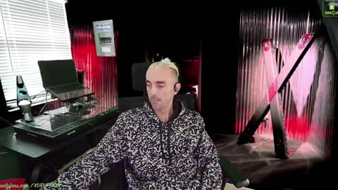 Snapshot of kuruptxxx chatting on January 2025 06:28:01 PM kuruptxxx online show from January 2025 06:28:01 PM