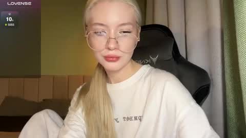 Bella and Alexandra online show from May 2026 08:06:02 PM