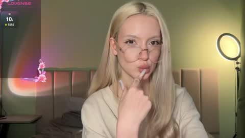 Snapshot of kvetapin chatting on June 2026 05:26:02 PM Bella and Alexandra online show from June 2026 05:26:02 PM