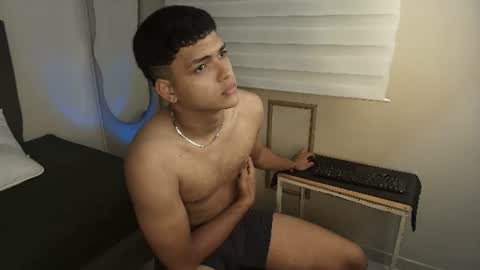 Kyliam online show from June 2026 07:52:02 PM