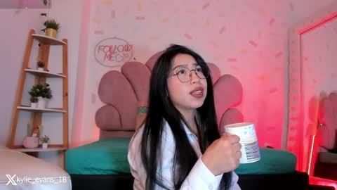 Snapshot of kylie_evans_18 chatting on April 2026 05:30:01 PM Kylie online show from April 2026 05:30:01 PM