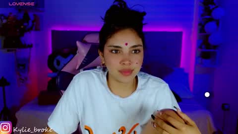 k ylie online show from December 2024 01:29:01 AM