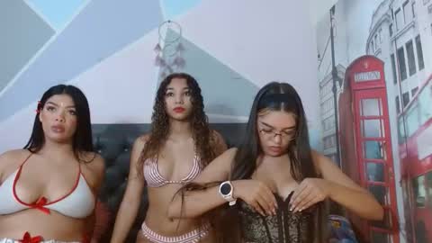 kylie_jenner18 online show from November 2025 02:43:02 PM