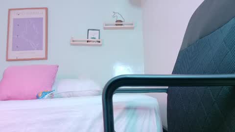 Snapshot of kylieangel__ chatting on April 2026 12:50:02 PM KYLIE online show from April 2026 12:50:02 PM