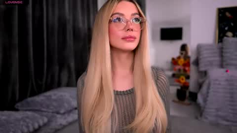 Kylie online show from December 2025 09:57:01 PM