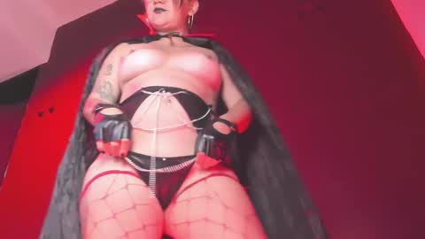 K Y L I E online show from September 2025 10:21:02 PM