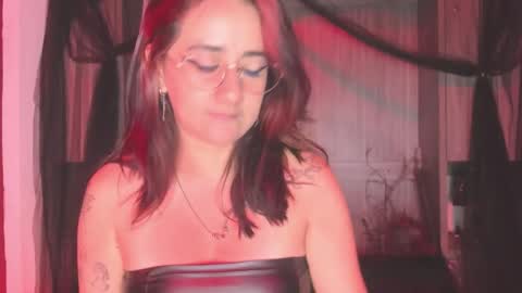 Snapshot of kyliemaxwell chatting on December 2025 01:18:01 PM K Y L I E online show from December 2025 01:18:01 PM