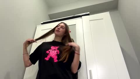 Snapshot of kymberlyrosenlof chatting on February 2026 07:18:01 AM Selena online show from February 2026 07:18:01 AM