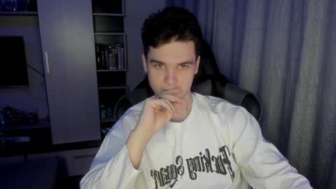 Kyroro online show from December 2024 10:00:01 PM