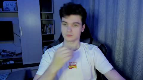 Snapshot of kyroro_lucifer chatting on January 2025 08:07:02 PM Kyroro online show from January 2025 08:07:02 PM