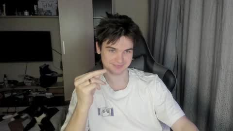 Snapshot of kyroro_lucifer chatting on February 2025 08:31:01 PM Kyroro online show from February 2025 08:31:01 PM