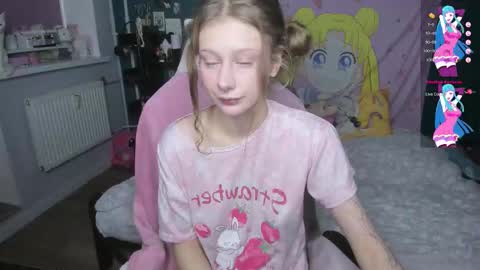 Snapshot of l1ttlekiki chatting on October 2025 01:07:01 PM Sara online show from October 2025 01:07:01 PM