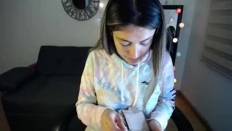 Catalina online show from November 2025 02:03:01 AM