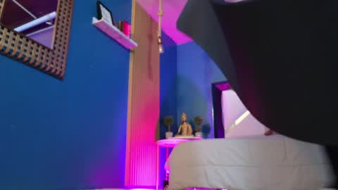 Cris  online show from April 2026 11:41:02 AM