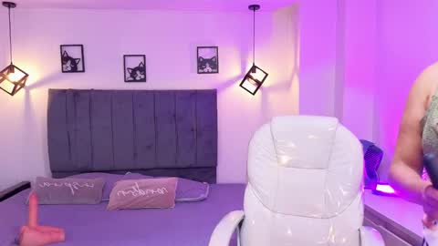 Snapshot of laara_croft chatting on April 2026 09:30:02 PM L A R A online show from April 2026 09:30:02 PM
