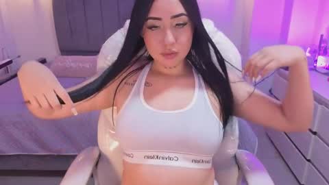 Snapshot of laara_croft chatting on May 2026 08:51:01 PM L A R A online show from May 2026 08:51:01 PM