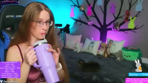 Snapshot of laceybloom chatting on April 2026 01:23:02 AM Lacey Bloom online show from April 2026 01:23:02 AM