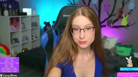 Snapshot of laceybloom chatting on April 2026 01:30:01 AM Lacey Bloom online show from April 2026 01:30:01 AM