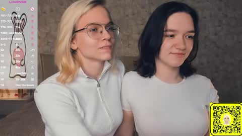 Violet and Isabel online show from June 2026 07:18:01 PM