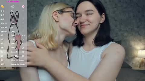 Violet and Isabel online show from July 2026 07:34:01 PM
