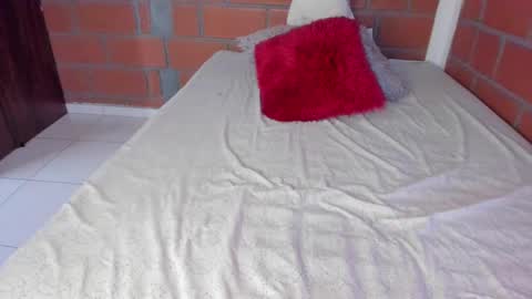 Akyra  online show from December 2024 04:19:01 PM