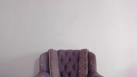 Akyra  online show from September 2025 05:03:02 PM