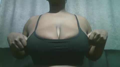 lady_dearra online show from December 2025 02:52:02 AM