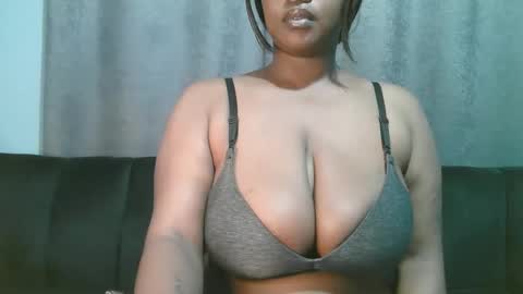 Snapshot of lady_dearra chatting on May 2026 02:53:02 AM lady_dearra online show from May 2026 02:53:02 AM