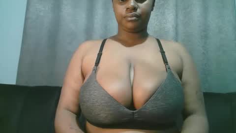 Snapshot of lady_dearra chatting on June 2026 01:51:02 AM lady_dearra online show from June 2026 01:51:02 AM
