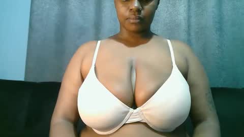 Snapshot of lady_dearra chatting on June 2026 02:58:01 AM lady_dearra online show from June 2026 02:58:01 AM