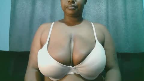 Snapshot of lady_dearra chatting on June 2026 02:50:02 AM lady_dearra online show from June 2026 02:50:02 AM