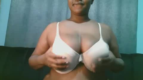 Snapshot of lady_dearra chatting on June 2026 03:02:02 AM lady_dearra online show from June 2026 03:02:02 AM
