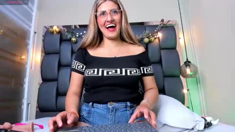 LADY  online show from January 2026 07:48:02 PM